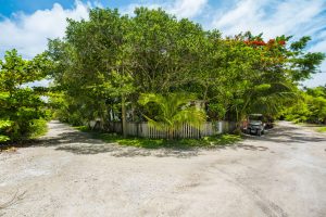 FEATHERS Guesthouse – on 4 Parcels – Great OPPORTUNITY with Financing