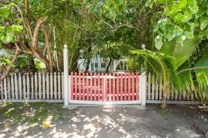 FEATHERS Guesthouse – on 4 Parcels – Great OPPORTUNITY with Financing