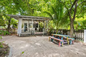 FEATHERS Guesthouse – on 4 Parcels – Great OPPORTUNITY with Financing
