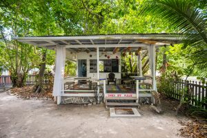 FEATHERS Guesthouse – on 4 Parcels – Great OPPORTUNITY with Financing