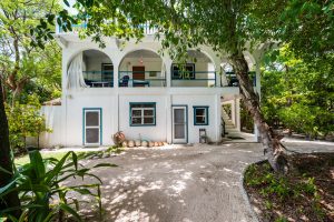 FEATHERS Guesthouse – on 4 Parcels – Great OPPORTUNITY with Financing