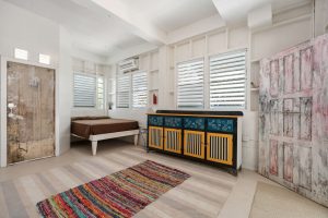 FEATHERS Guesthouse – on 4 Parcels – Great OPPORTUNITY with Financing