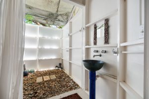 FEATHERS Guesthouse – on 4 Parcels – Great OPPORTUNITY with Financing