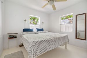 FEATHERS Guesthouse – on 4 Parcels – Great OPPORTUNITY with Financing