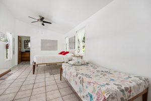 FEATHERS Guesthouse – on 4 Parcels – Great OPPORTUNITY with Financing