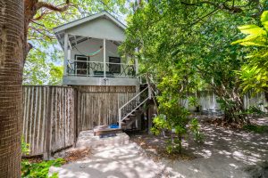 FEATHERS Guesthouse – on 4 Parcels – Great OPPORTUNITY with Financing