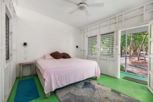 FEATHERS Guesthouse – on 4 Parcels – Great OPPORTUNITY with Financing