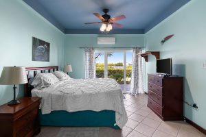 Waterfront Condo 1B1B UNDER CONTRACT !