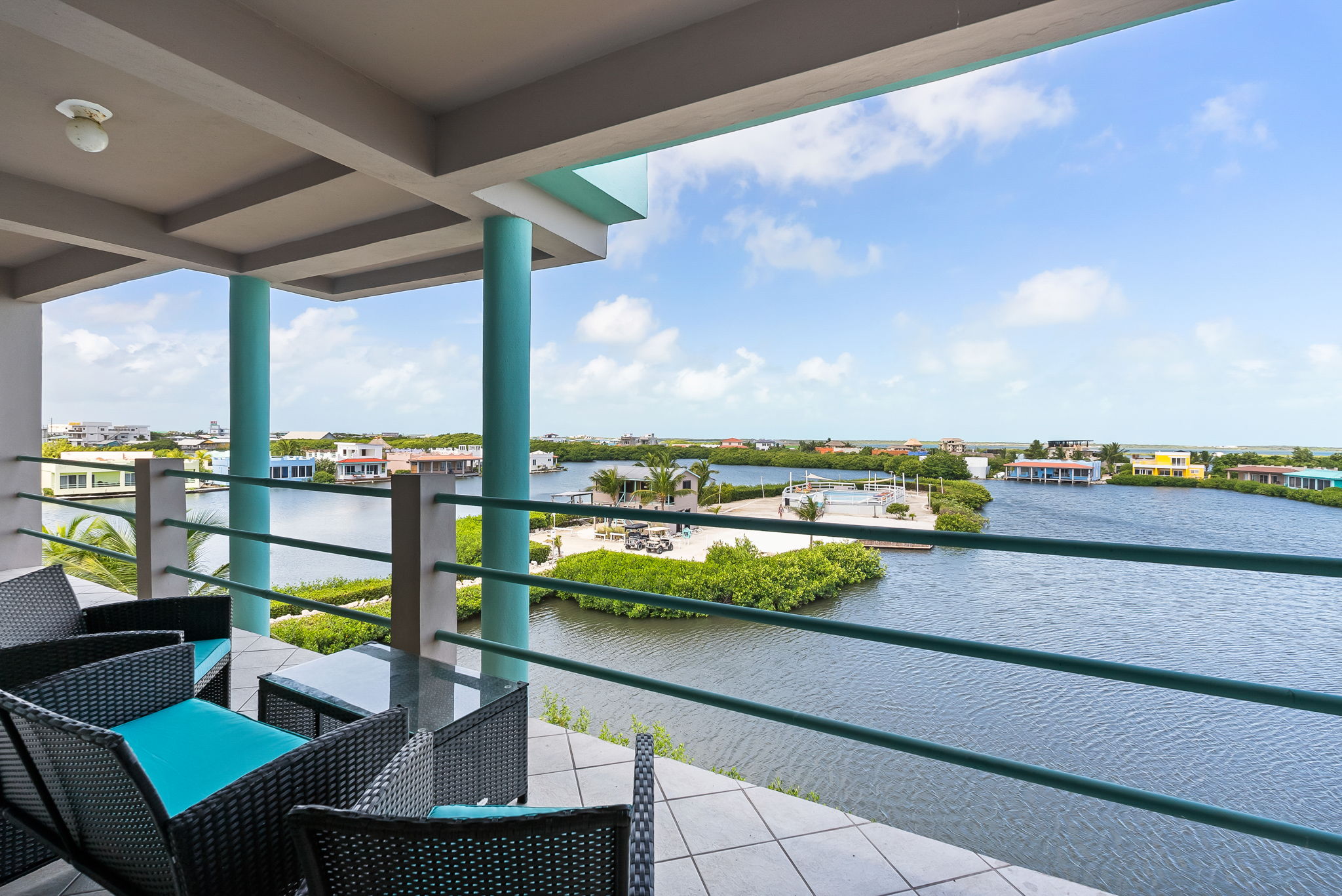 Waterfront Condo 1B1B UNDER CONTRACT !