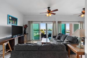 Waterfront Condo 1B1B UNDER CONTRACT !