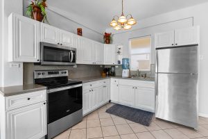 Waterfront Condo 1B1B UNDER CONTRACT !