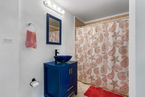 Waterfront Condo 1B1B UNDER CONTRACT !